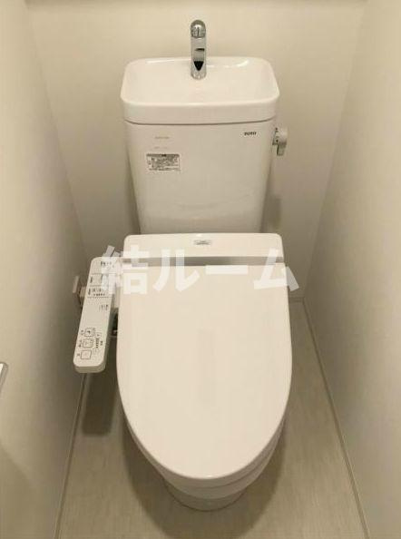 新宿区新宿５丁目の賃貸マンションのトイレ|別号室参考写真