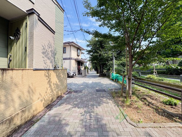 世田谷区深沢6丁目の前面道路含む現地写真