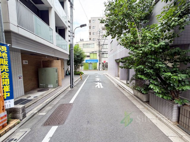 港区芝5丁目の前面道路含む現地写真