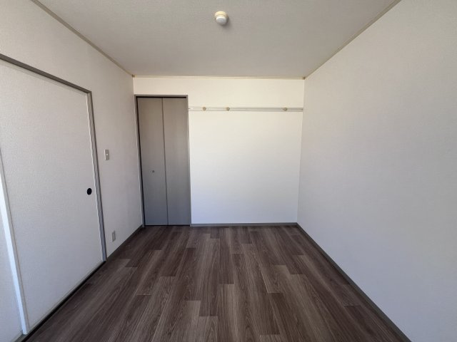 サンハイム西海の洋室