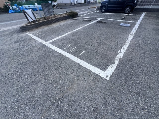 サンハイム西海の駐車場