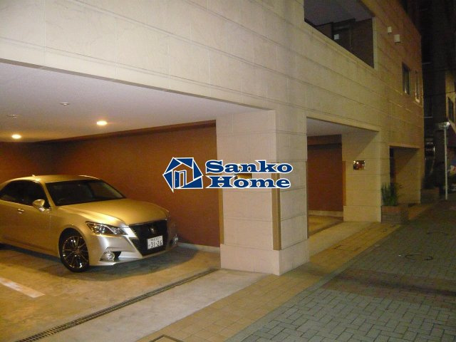 アヴァンティーク銀座2丁目の駐車場