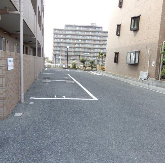 サンガーデンヨコヤマの駐車場