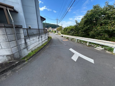 【前面道路含む現地写真】 | 桐生市堤町2丁目　南面リビング　3SLDK