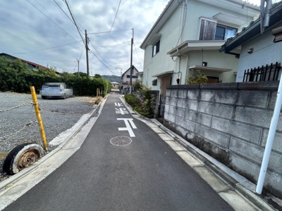 【前面道路含む現地写真】 | 桐生市堤町2丁目　南面リビング　3SLDK