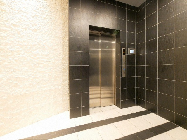 アーデン谷町のエントランス