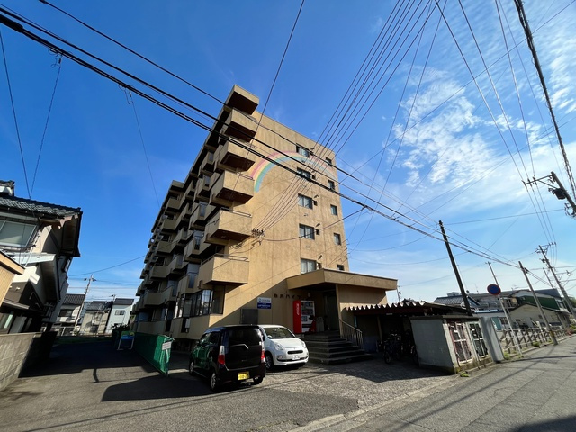 氷川ハイツの外観