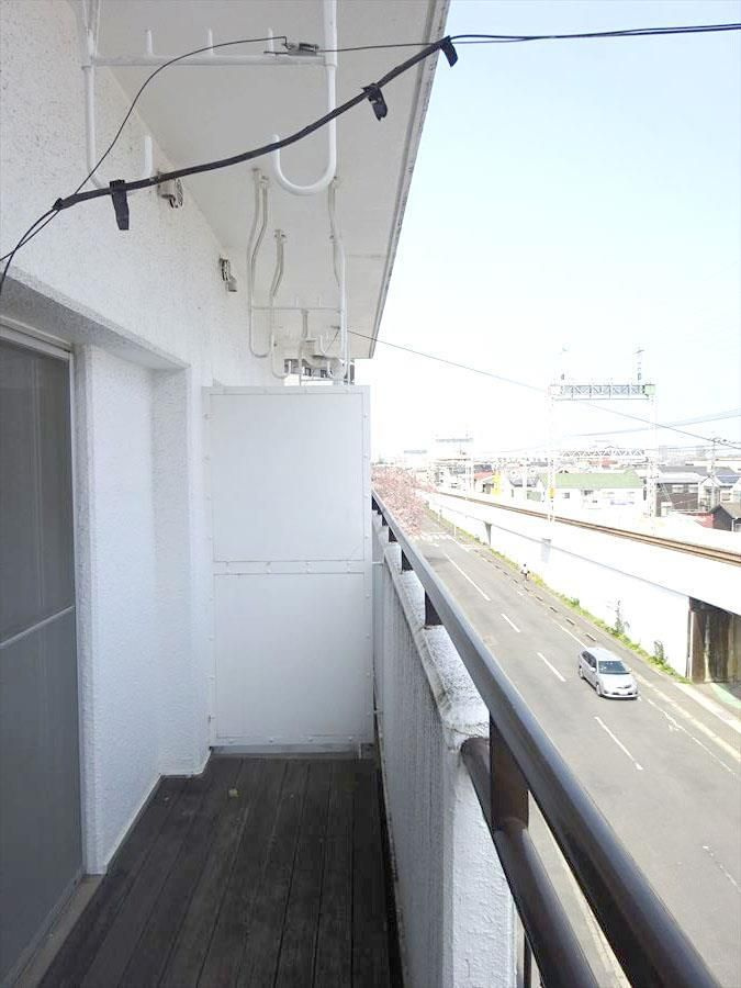 パティオ通町【キャッシュバック対象】のバルコニー|バルコニーからの眺めを楽しみながら食事をしませんか