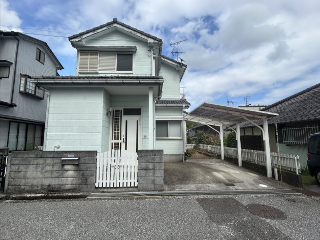 「全室6帖以上×豊富な収納」高知市一宮中町3丁目　中古一戸建ての外観|落ち着いた色合いの外観。街並みに馴染む住まい。