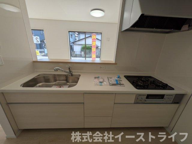 【新築戸建】　いわき市小名浜岡小名第4　全2棟のキッチン|2号棟写真　お掃除がしやすいのもシステムキッチンの魅力です(^^)/