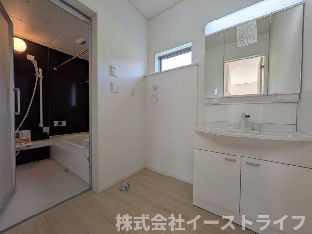 【新築戸建】　いわき市小名浜岡小名第4　全2棟のキッチン|同社施工写真　お掃除がしやすいのもシステムキッチンの魅力です(^^)/