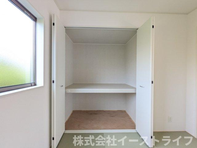 【新築戸建】　いわき市小名浜岡小名第4　全2棟のトイレ|同社施工写真　落ち着いた色調のトイレで、温水洗浄機能付き便座です。2階にもあるので利便性も◎