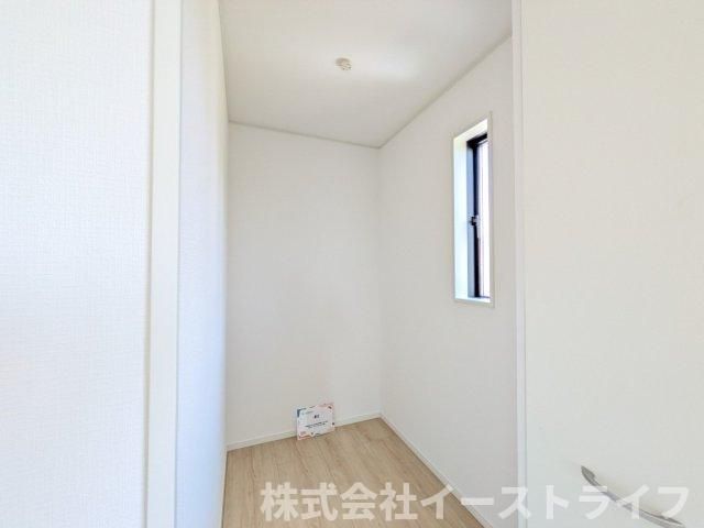 【新築戸建】　いわき市小名浜岡小名第4　全2棟の収納|同社施工写真　各居室に収納スペースがあり、収納が充実した物件です。ウォークインクローゼットも完備