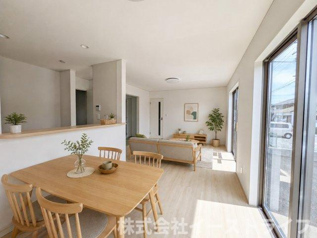 【新築戸建】　いわき市小名浜岡小名第4　全2棟の居間・リビング|同社施工のLDKに家具を配置したイメージ画像です。
※本画像はCGで作成しており、実際に現地に 家具は置かれておりません。また、価格に 家具は含まれておりません。
