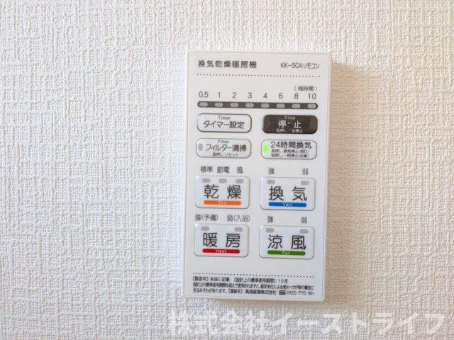 【新築戸建】　いわき市小名浜岡小名第4　全2棟の冷暖房・空調設備|同社施工写真　浴室乾燥機付きリモコン
