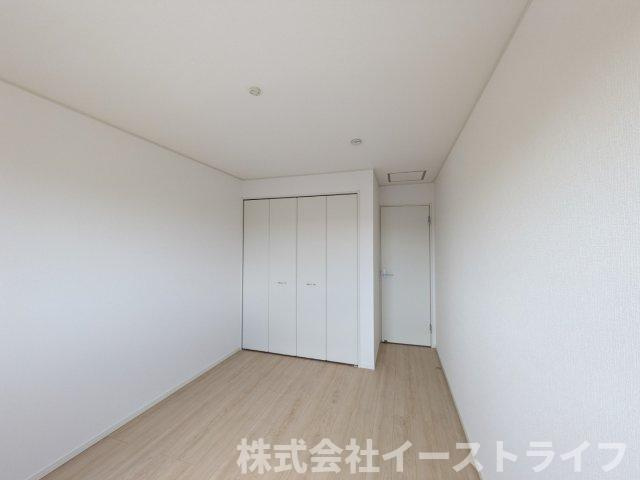 【新築戸建】　いわき市小名浜岡小名第4　全2棟の和室|同社施工写真　1階にある和室は来客用のスペースとしても重宝します。お子様が小さい方には、おむつ替えのスペースやキッズスペースとして利用するのも◎