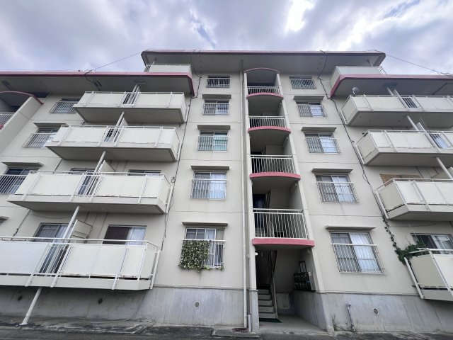 白川台藤ハイツの外観