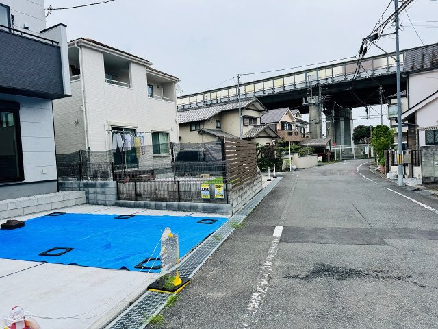 八王子市　楢原町　新築一戸建て　２期の前面道路含む現地写真|～南西6ｍ道路につき陽当たり良好、駐車もしやすいです～