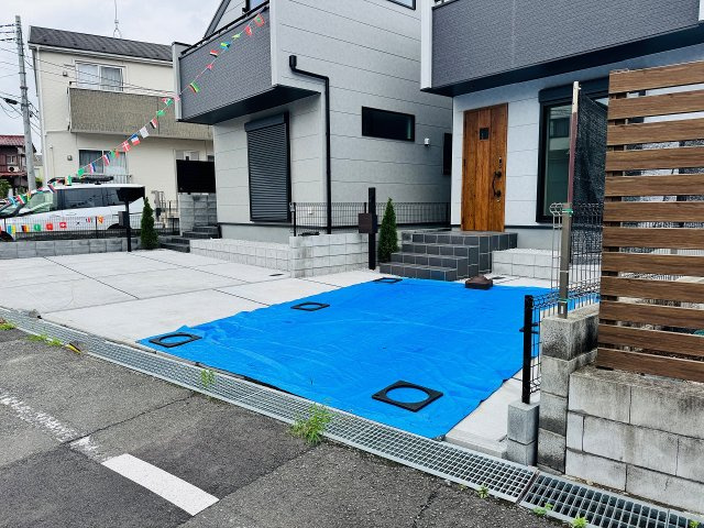 八王子市　楢原町　新築一戸建て　２期の駐車場|～並列2台駐車可能カースペース～