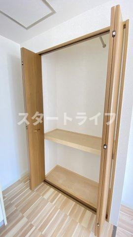 大阪市淀川区木川東２丁目の賃貸マンションの収納