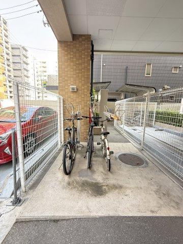 コモダス奈良屋の駐輪場