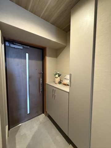 コモダス奈良屋の玄関