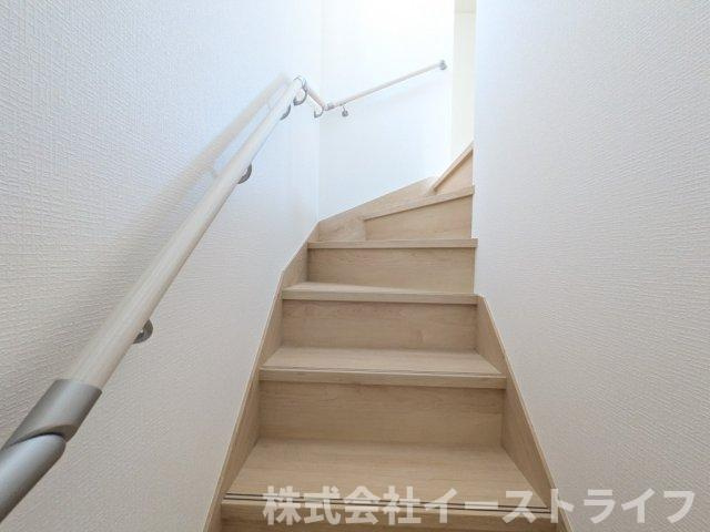 【新築戸建】　いわき市小名浜岡小名第4　全2棟の内装|同社施工写真　階段スペースです。手すりが付いているので安心です。