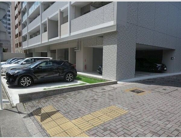 エスリード葵桜通りの駐車場