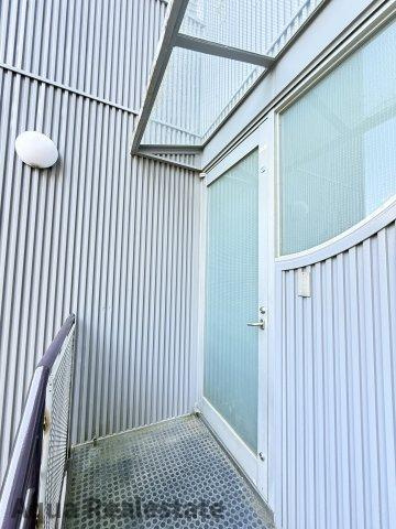 高松市田町　住居兼事務所の玄関|２階玄関スペース