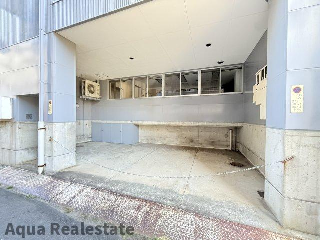 高松市田町　住居兼事務所の駐車場|カースペースがあります　詰めれば２台駐車出来そうです