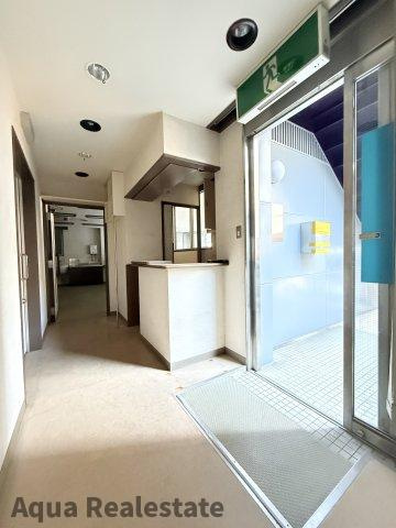 高松市田町　住居兼事務所の玄関|１階玄関　元クリニックで使用されておりました　１階は電気動力です