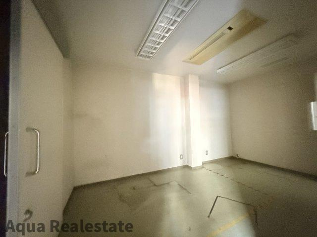 高松市田町　住居兼事務所の内装|１階　元クリニック跡(レントゲン室)　１階は電気動力です