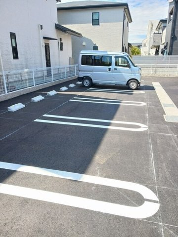 サライ　Ｖの駐車場