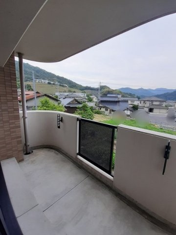 ドリームシャトー深川のバルコニー|外からの目が気にならないバルコニーで洗濯物が干せます