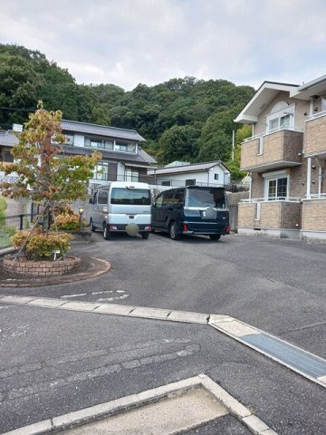 ブリアンＳ．Ｉの駐車場|車をお持ちの方に嬉しい駐車場付きの物件です