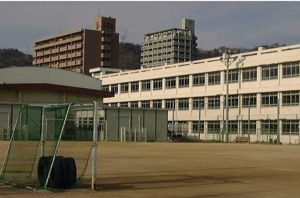 ブリアンＳ．Ｉの周辺|中山小学校まで900m