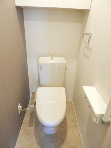 ガーデンハウス　スミレ　Ａ棟のトイレ|ゆったりとした空間のトイレです