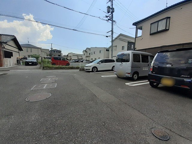 サングレイスの駐車場|駐車場があるので、車を買う予定の方も安心です