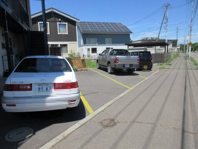 マインハイツ822の駐車場