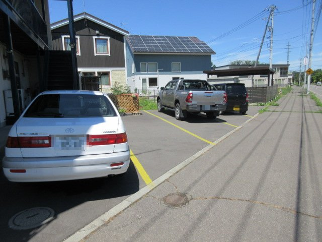 マインハイツ822の駐車場