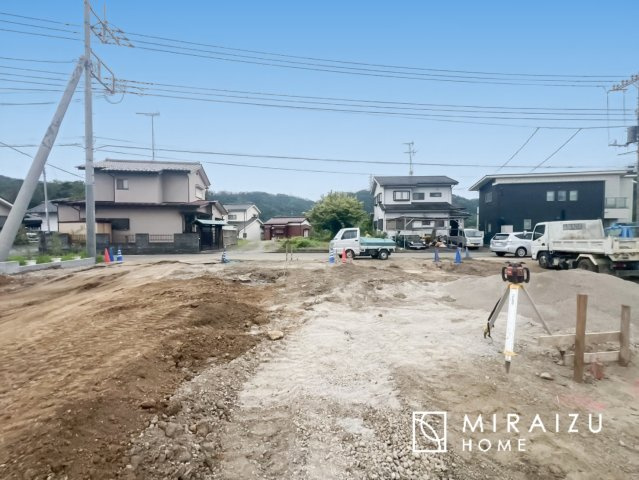 【前面道路含む現地写真】 | お車の運転に自信のない方でも安心かなと思います。とても解放感があり、日当たりも気持ちよさそうです。