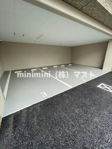 リヴェント難波ウエストの駐車場