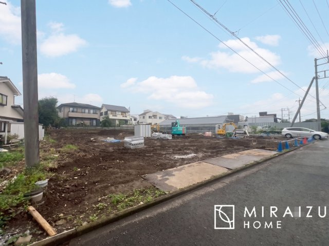 【外観】 | 運転が不安な方も安心な前面道路、きちんと幅員のある道路は女性にも安心です。整備されている道路は気持ちも良いですね♪