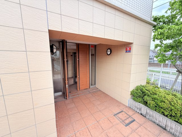 アルファレガロ甲南山手のエントランス