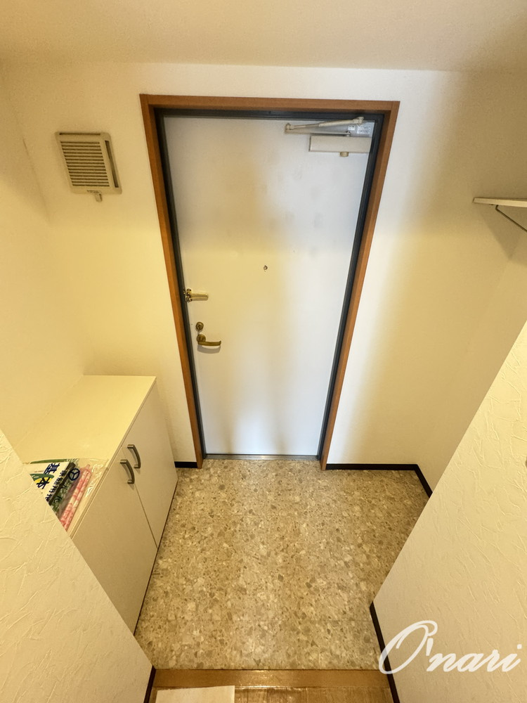 ルミエール八尾駅前の玄関