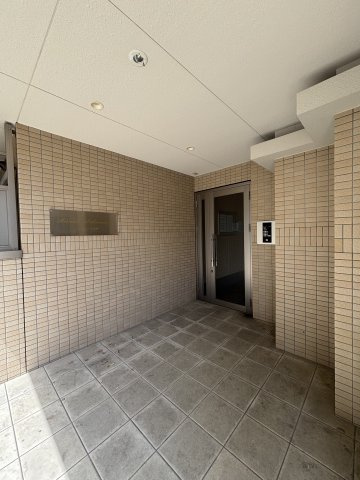 フィオレンテ栄町のエントランス