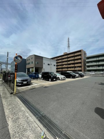 グレーシア大西の駐車場