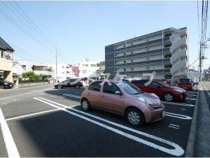 あさひレジデンス表町の駐車場|高崎、前橋、伊勢崎エリアのお部屋探しはエンドスケープまで！お客様の理想お聞かせ下さい♪