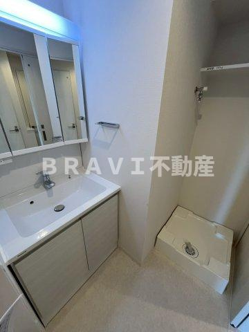 スプランディッド玉造　BRAVI不動産の洗面所|【スプランディット玉造】明るい洗面所です