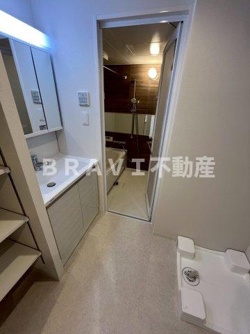 スプランディッド玉造　BRAVI不動産の洗面所|【スプランディット玉造】明るい洗面所です